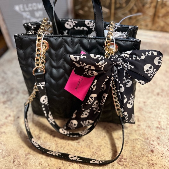 BETSEY JOHNSON XOSUNNY Puffy Hearts w/ Skull Scarf Attachment NWT - Picture 6 of 15